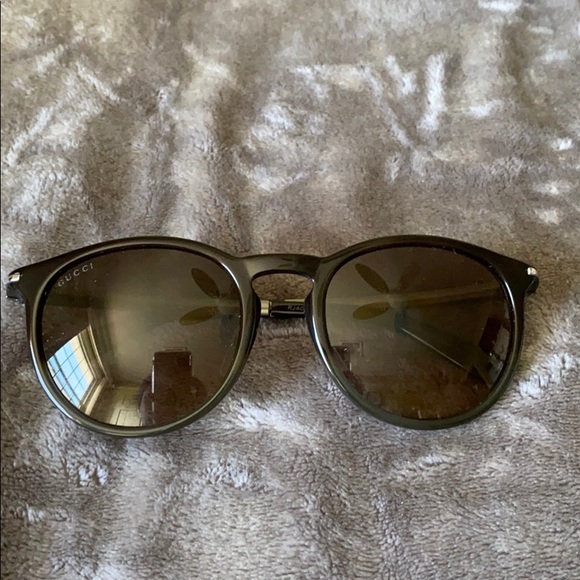 Gucci • Unisex Round Sunglasses - Picture 8 of 8